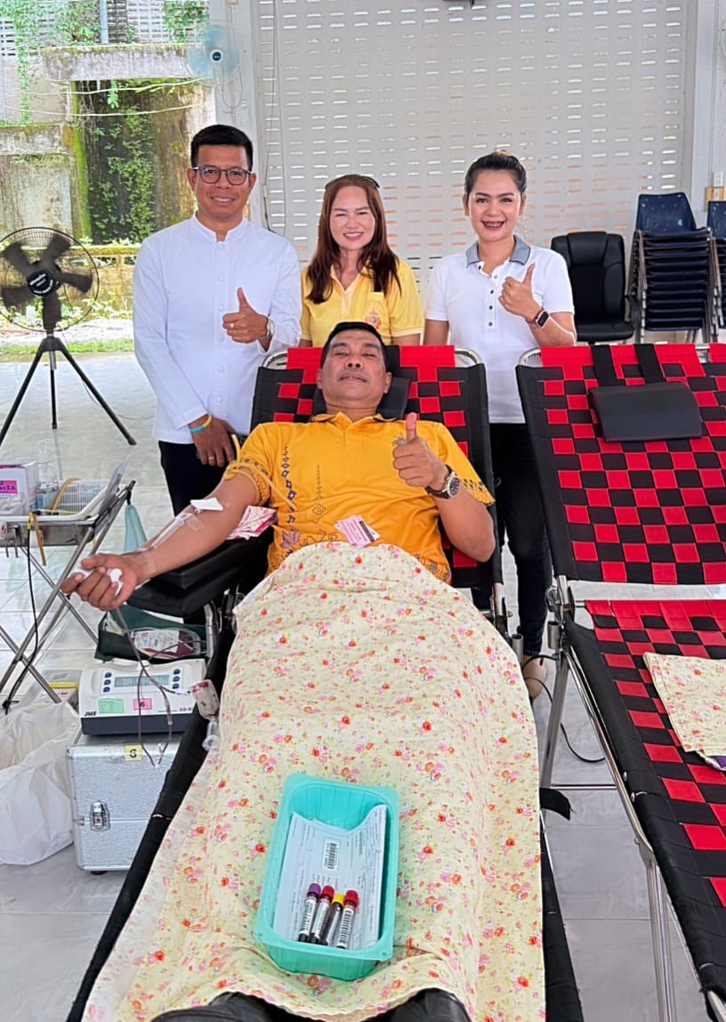 วันที่ 17  ตุลาคม 2567
นายศรชัย แช่ม 
นายกองค์การบริหารส่วนตำบลนาแวพร้อมด้วย
นายฤดีพร เอ่งฉ้วน
รองนายกองค์การบริหารส่วนตำบลนาแว
นางสาวปัญญ์ชลี เสี้ยมสอน เลขานุการฯ
ได้นำพนักงานอบต.นาแวเข้าร่วมบริจาคโลหิตกับเหล่ากาชาดอำเภอฉวางเพื่อช่วยเหลือเพื่อนมนุษย์และถวายเป็นพระราชกุศลฯ
ณ ศาลาประชาคมอำเภอฉวาง