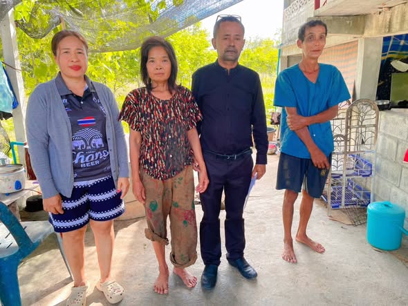 ปลัดอบต.ปฏิบัติแทนนายกองค์การบริหารส่วนตำบลนาแว พร้อมผู้ใหญ่บ้านหมู่ที่ 7
 ตรวจบ้านไม่มีเลขทึ่ (เพิ่มเติม)