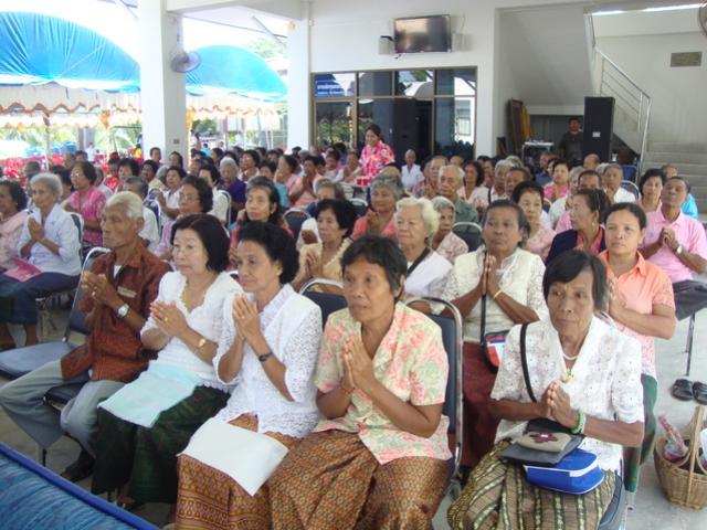 โครงการรดน้ำขอพรผู้สูงอายุ  ประจำปี 2557